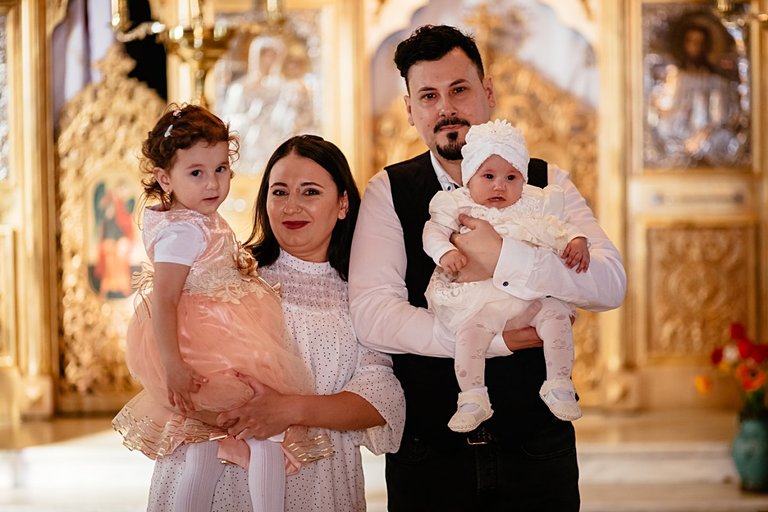 Fotograf Botez Bucuresti,Pachete foto video botez,cabina foto pentru petreceri,sedinte foto de familie,foto